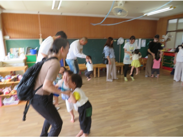 おっぺけぺっぽーぺっぽっぽ♪お家の人と一緒にジャンプ！！イェーイ！