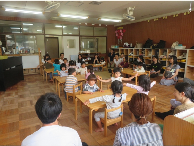 お母さんたちに聴かせたいと言っていた「つばめ」の歌ですたくさん拍手をもらったよ！