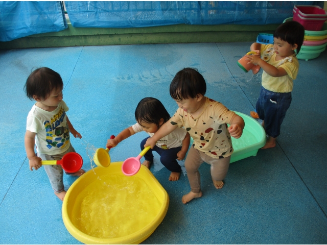 バシャバシャするの楽しいな。