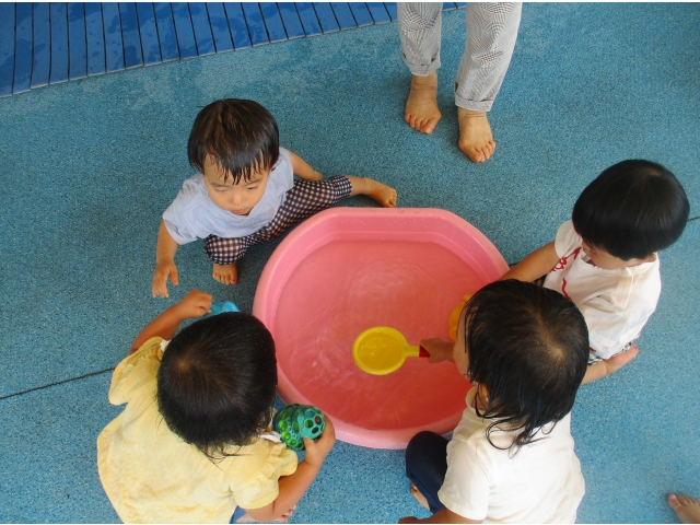 お友だちの様子も気になるね。