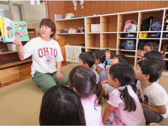 だいじだいじどーこだと聞くと、いろいろな体の部位を言ってくれました。