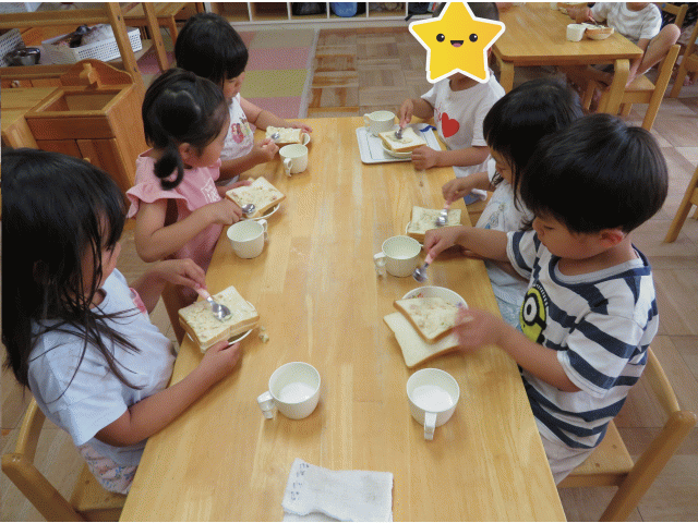 まずはツナを塗り広げます。