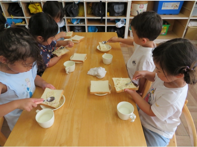 スプーンを裏にして上手に塗れていました！