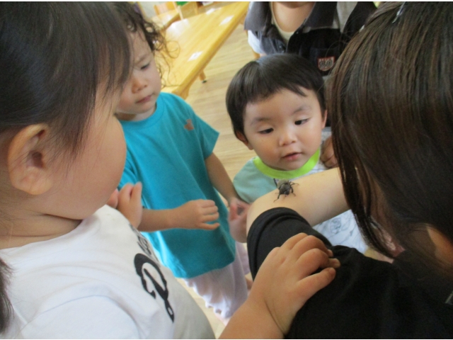 初めて見る子もいるかな？みんな興味津々。