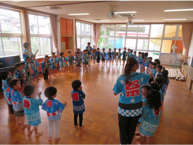4.5歳みんながはっぴを着て踊ります♫