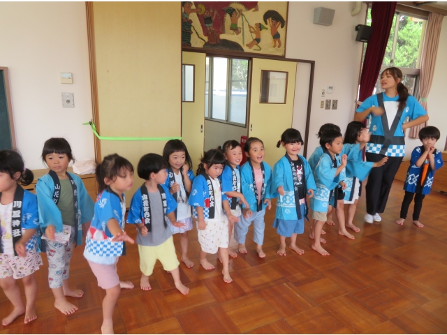 歌いながら踊るお友だちも♡