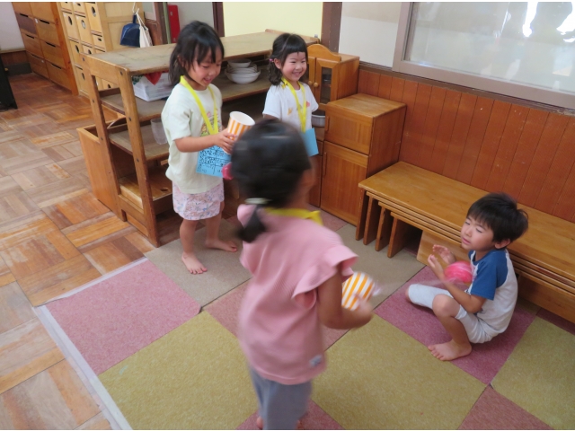 買ったおもちゃで遊ぶのは楽しいね!