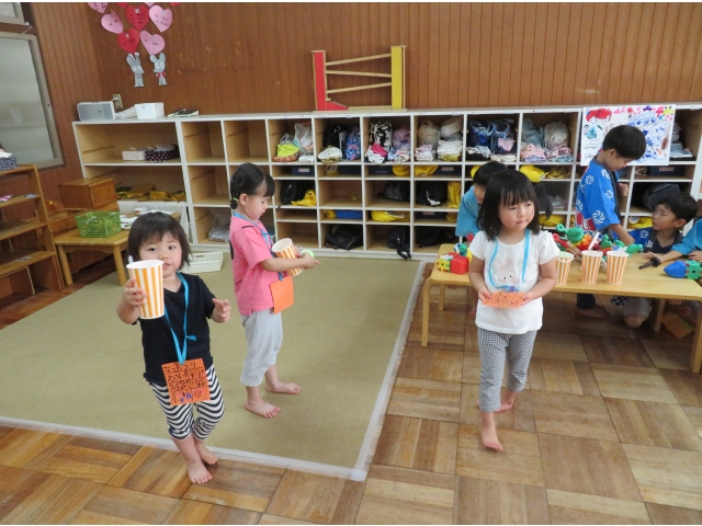 買った手作りおもちゃで楽しみます!