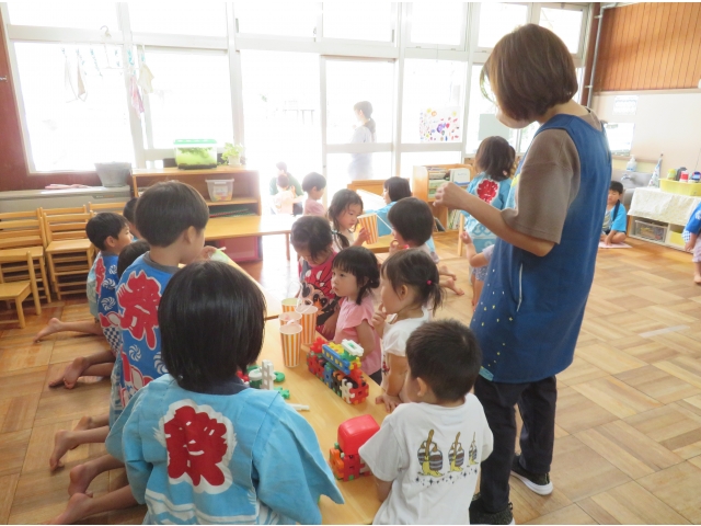 真剣にぞう組さんの話を聞きます!