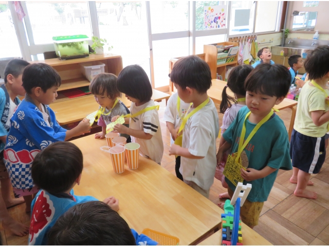 遊び方を説明中…