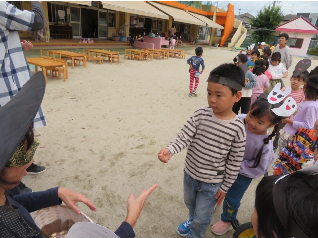 「じゃんけん　ぽん!」