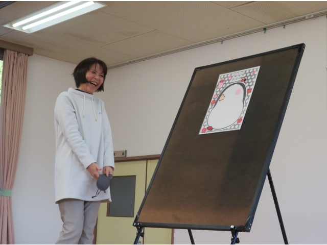 笑いの正体は…園長先生の福笑い