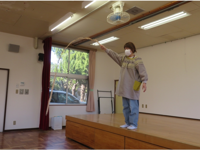 「さて、さて、さては南京玉すだれ～♪」