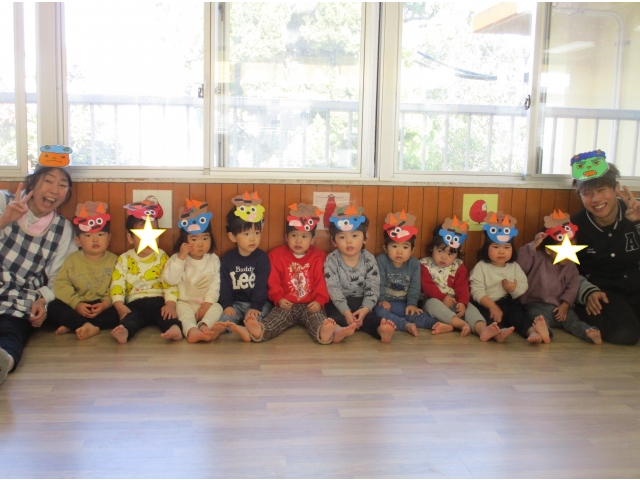 鬼のお面をかぶって「はいチーズ‼👹」