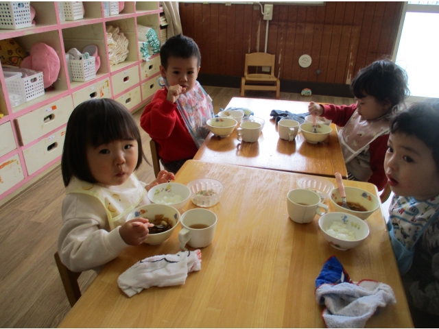 恵方巻きの具をのせてご飯もペロリ。