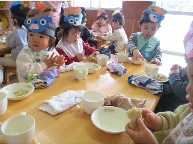 おやつは『鬼まんじゅう』鬼のお面をかぶって美味しく食べたよ。