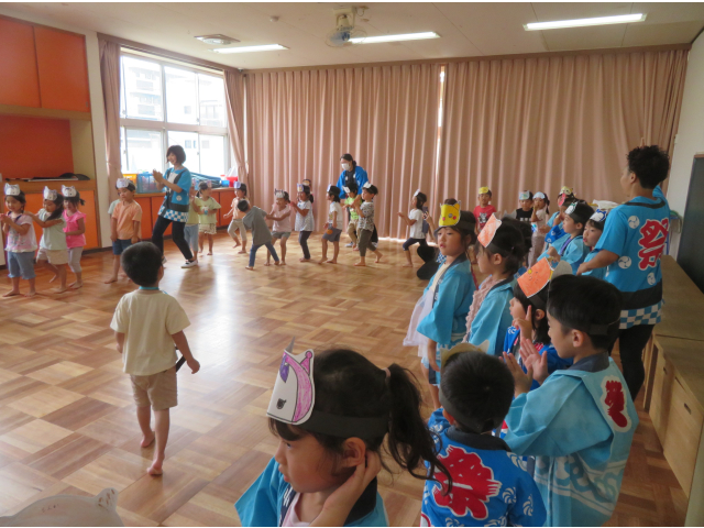 楽しく踊ります♪