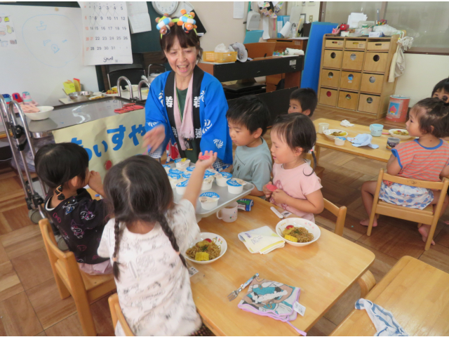 “はい　どうぞ”お金を払って買います