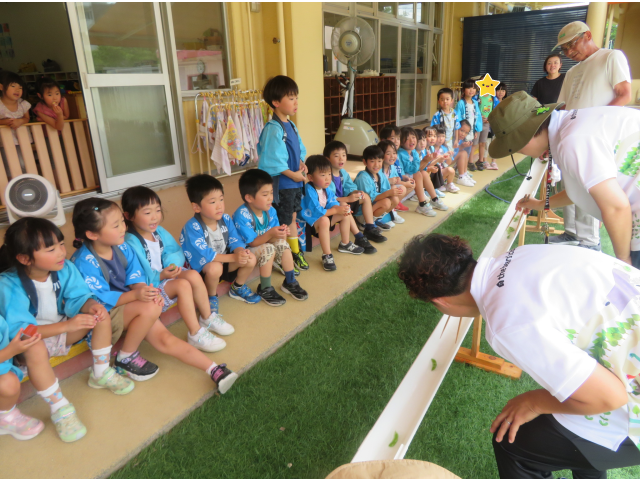 先生は箸で挑戦!気合がはいります!