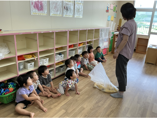 とうもろこしを給食室に配達するよ🎵