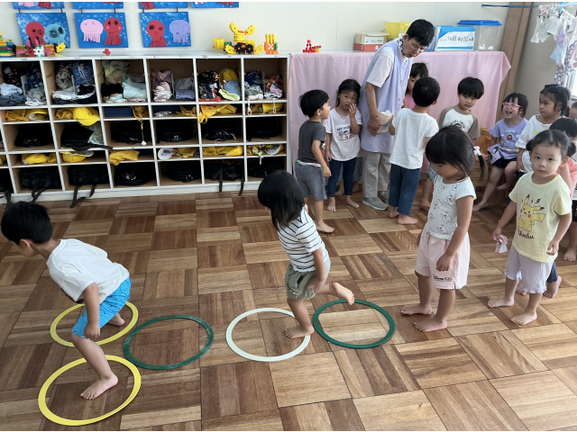 お部屋の中でケンケンパ！