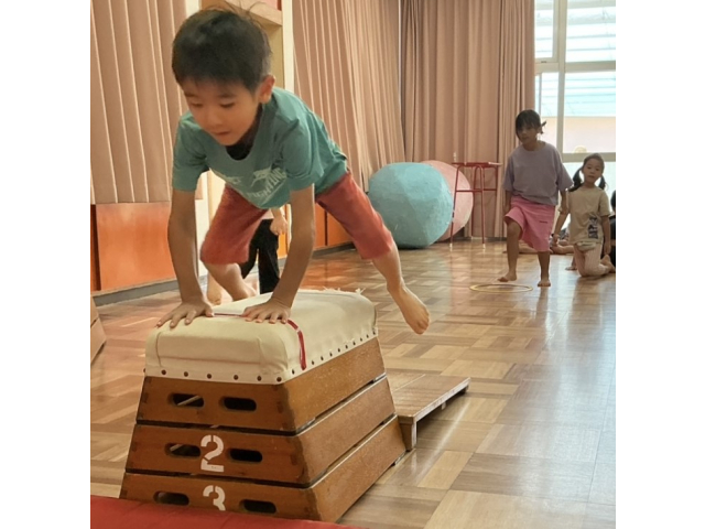 線の所に手をついて✋