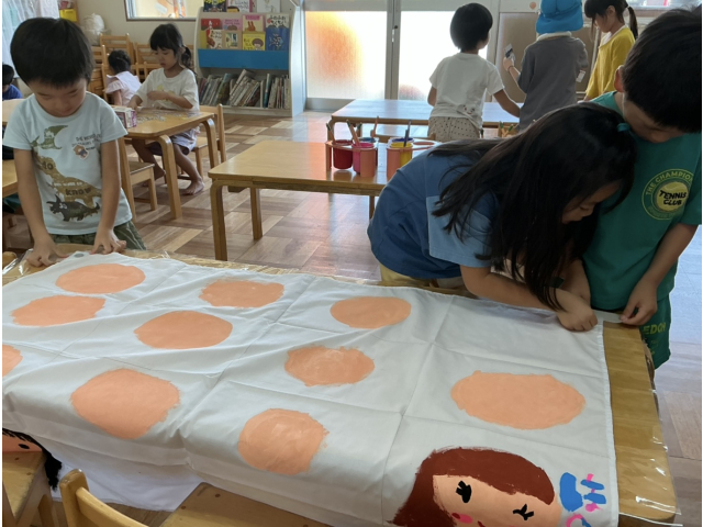 準備も自分たちで！ずれないようにテープで留めています♪