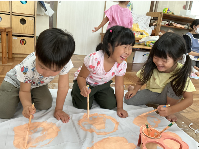 「あははっ！」「おもしろいかおになっちゃったあ！」