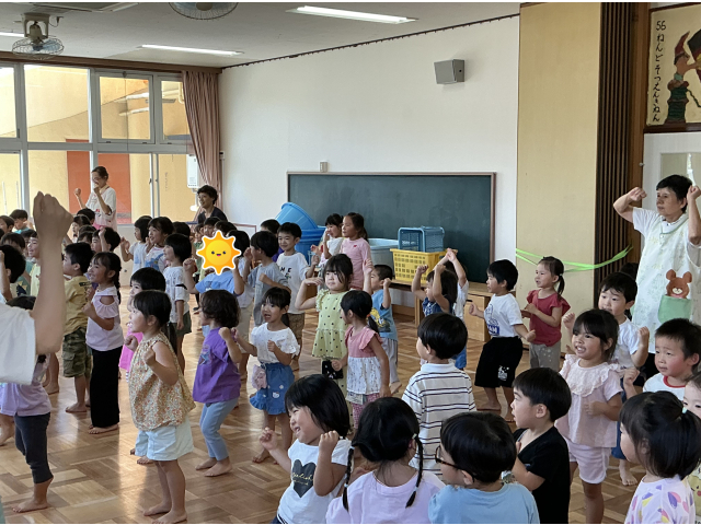 元気いっぱいに体操♪