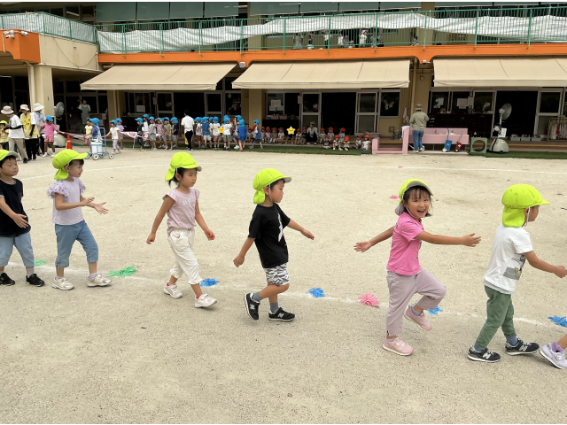 　しっかり振った手がかっこいい！