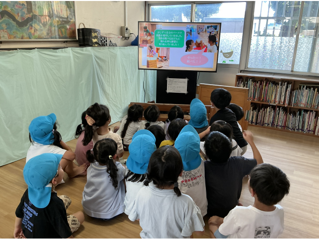 1回目のスライドショーをみんなで鑑賞しました。