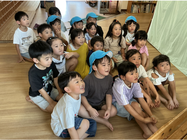 自分の写真が出てくると指を指してにこにこで見ていました😊