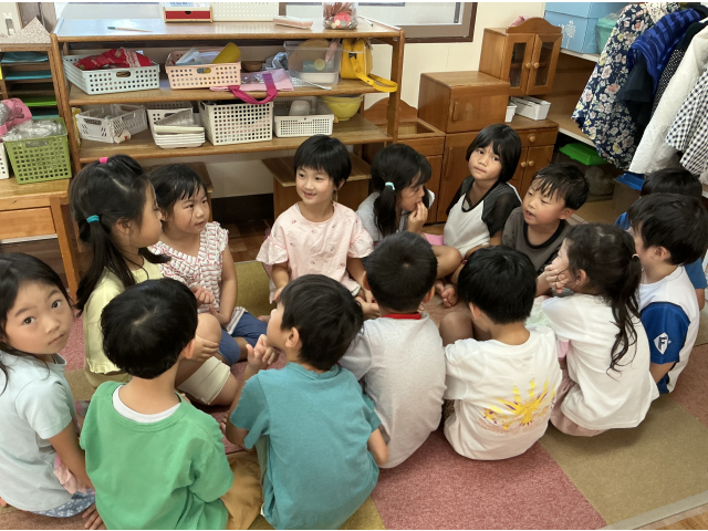 チームに分かれて何回も作戦会議！順番、バトンの渡し方などを話し合います。