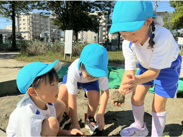 砂場で泥団子も作りました！