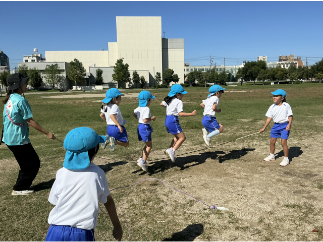 大繩をしたりして遊びました！