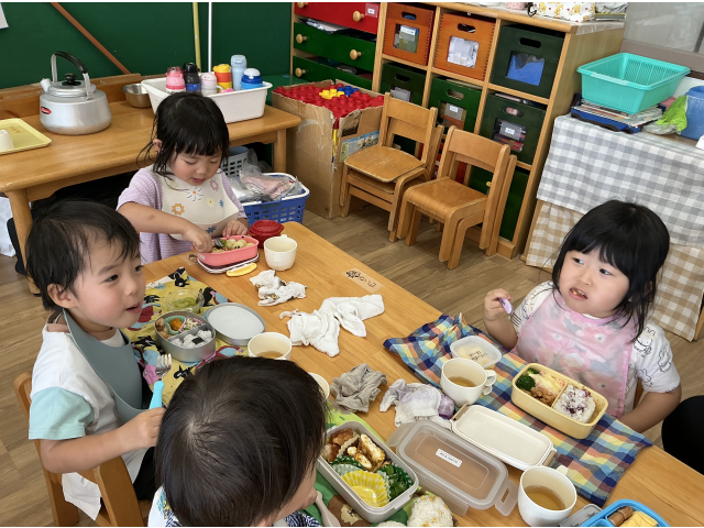 「何が入っているのかな～？」