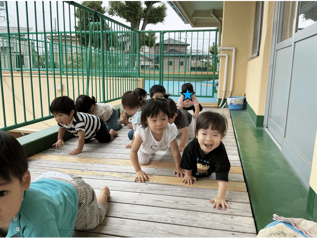 次はハイハイ。気分はひよこ組さんかな😊？？