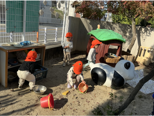 どこかなどこかな～…バケツの中かもしれない…！