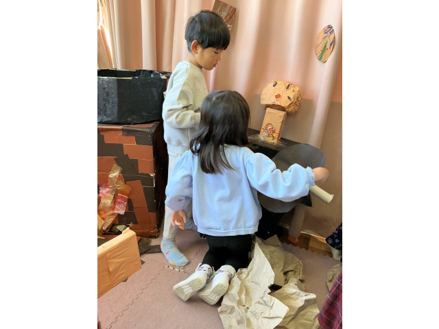 「魔女さん、こうやって作ったんだ～」