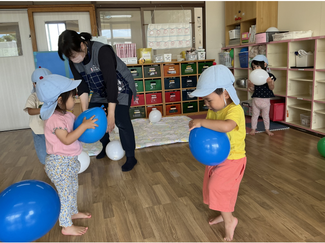 不思議な感触！つんつん❤