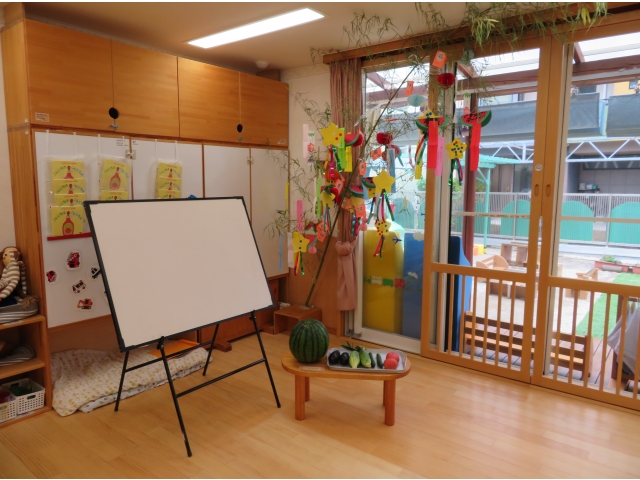 部屋を飾り付け