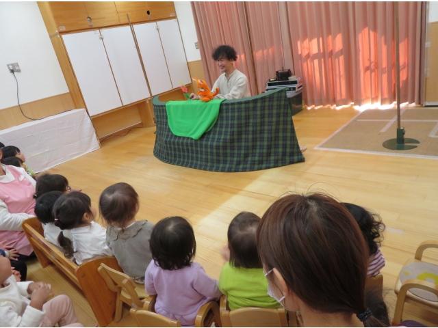 みーくんきれいなお花を見つけたよ