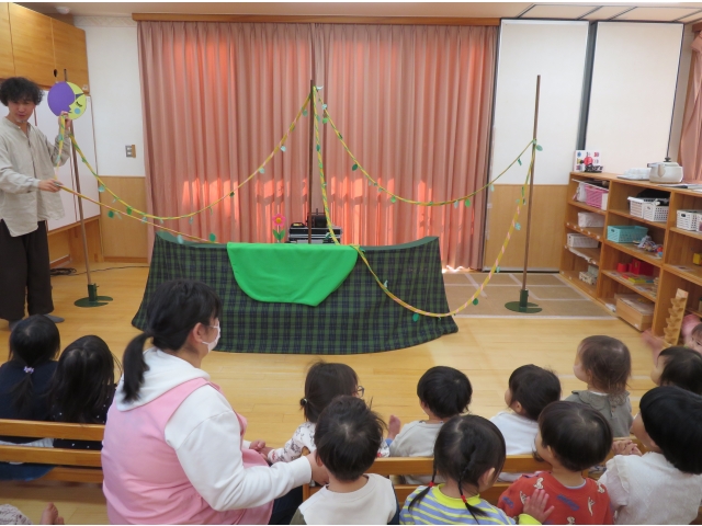 つるが伸びてきて子どもたちもその長さに大盛りあがりでした。