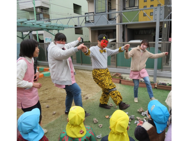 先生たちも仲直りして踊っちゃったよ♪