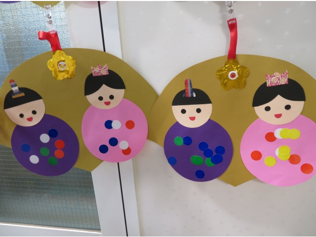 ひよこ組は着物に飾りつけを楽しました！