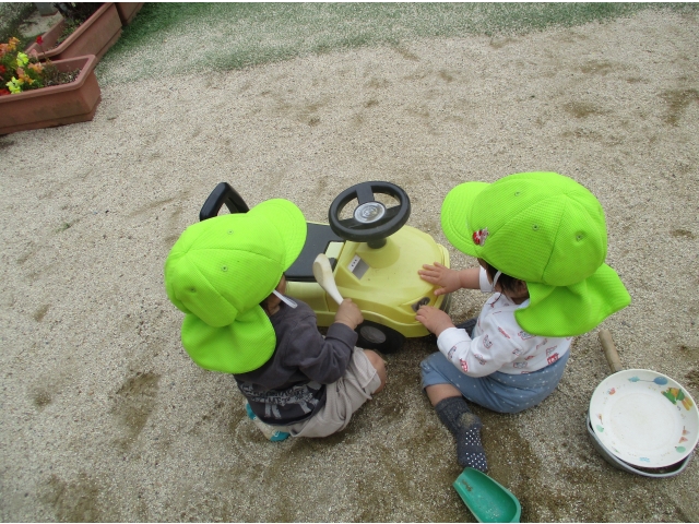 コンビカーに興味津々◎