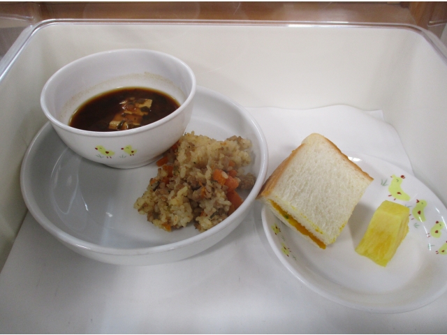 ある日の給食とおやつ