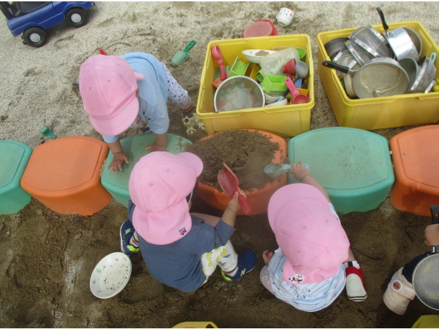 砂遊び楽しいね
