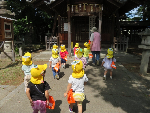 まずは神社へお参り