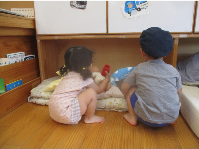 赤ちゃん人形を寝かしつけます！